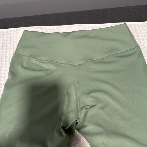 Nike Green and Silver High-Waisted Leggings - Picture 4 of 5